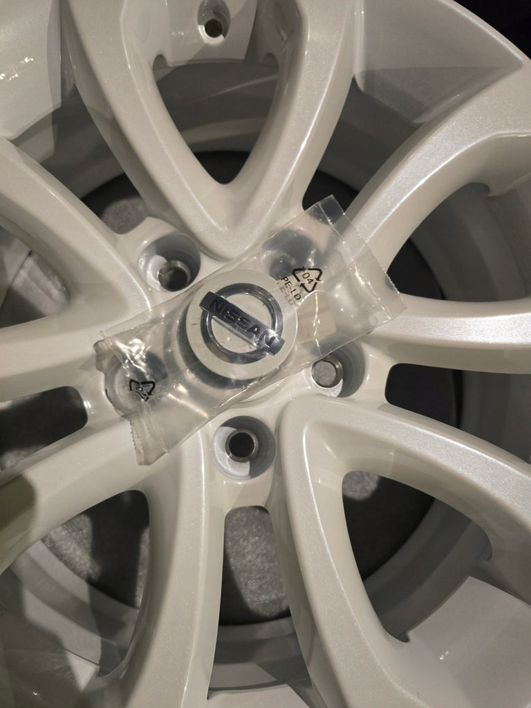 1x Alufelge 17 Zoll 5x114.3 KE4091K200WP Nissan Juke Rim Wheel