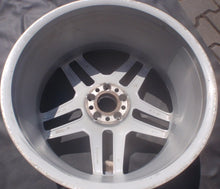 Load image into Gallery viewer, 1x Alufelge 20 Zoll 9.5" 5x112 57ET Glanz Silber A2044016702 Mercedes-Benz FEL7725232094st