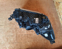 Laden Sie das Bild in den Galerie-Viewer, Frontscheinwerfer Ford Kuga II GV4113D155AJ Xenon Ein Stück (Rechts oder Links) SCH6487484899ba