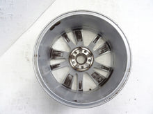 Laden Sie das Bild in den Galerie-Viewer, 1x Alufelge 17 Zoll 6.5&quot; 5x100 39ET 2GM601025D VW T-Cross Rim Wheel