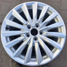 Laden Sie das Bild in den Galerie-Viewer, 1x Alufelge 17 Zoll 7.5" 5x112 51ET Glanz Silber 8V0601025CB Audi A4 B6 C5 FEL9196701389vy