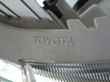 Laden Sie das Bild in den Galerie-Viewer, Frontscheinwerfer Toyota Hilux Rechts Scheinwerfer Headlight SCH1976742677hv
