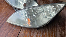 Laden Sie das Bild in den Galerie-Viewer, Frontscheinwerfer Mitsubishi Colt I MR957354 8301A283 Ein Satz Headlight SCH6868560926zp