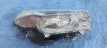 Laden Sie das Bild in den Galerie-Viewer, Frontscheinwerfer Toyota RAV4119 Rechts Scheinwerfer Headlight SCH1584306731wz