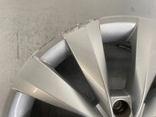 Laden Sie das Bild in den Galerie-Viewer, 1x Alufelge 16 Zoll 6.0" 5x100 38ET Glanz Silber 658601025B Skoda Kamiq FEL5620622617me