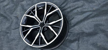 Laden Sie das Bild in den Galerie-Viewer, 1x Alufelge 19 Zoll 8.0" 5x112 30ET Glanz Schwarz 8747405 BMW G31 G30 Rim Wheel FEL4024666007la