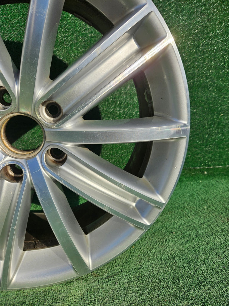 1x Alufelge 18 Zoll 7.0" 5x112 43ET Glanz Silber 5N0601025D VW I Rim Wheel FEL6968368807nf