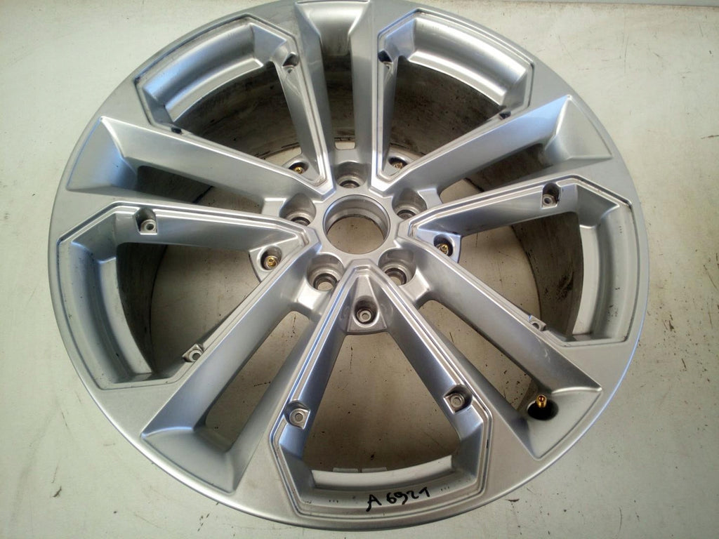 1x Alufelge 19 Zoll 8.0" 5x112 45ET Glanz Silber 81A601025N Audi Q2 Rim Wheel FEL3317336598ja