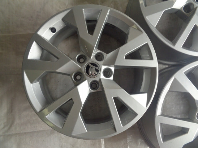 4x Alufelge 17 Zoll 7.0" 5x112 45ET Glanz Silber 5E0601025 Skoda Octavia III I FEL6379839727no