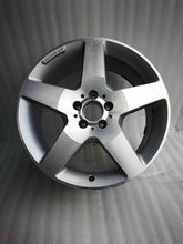 Laden Sie das Bild in den Galerie-Viewer, 1x Alufelge 19 Zoll 8.5&quot; 5x112 59ET Glanz Silber A166401 Mercedes-Benz W166