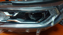 Laden Sie das Bild in den Galerie-Viewer, Frontscheinwerfer Toyota V 81185-42A33 LED Links Scheinwerfer Headlight SCH8742559345gc