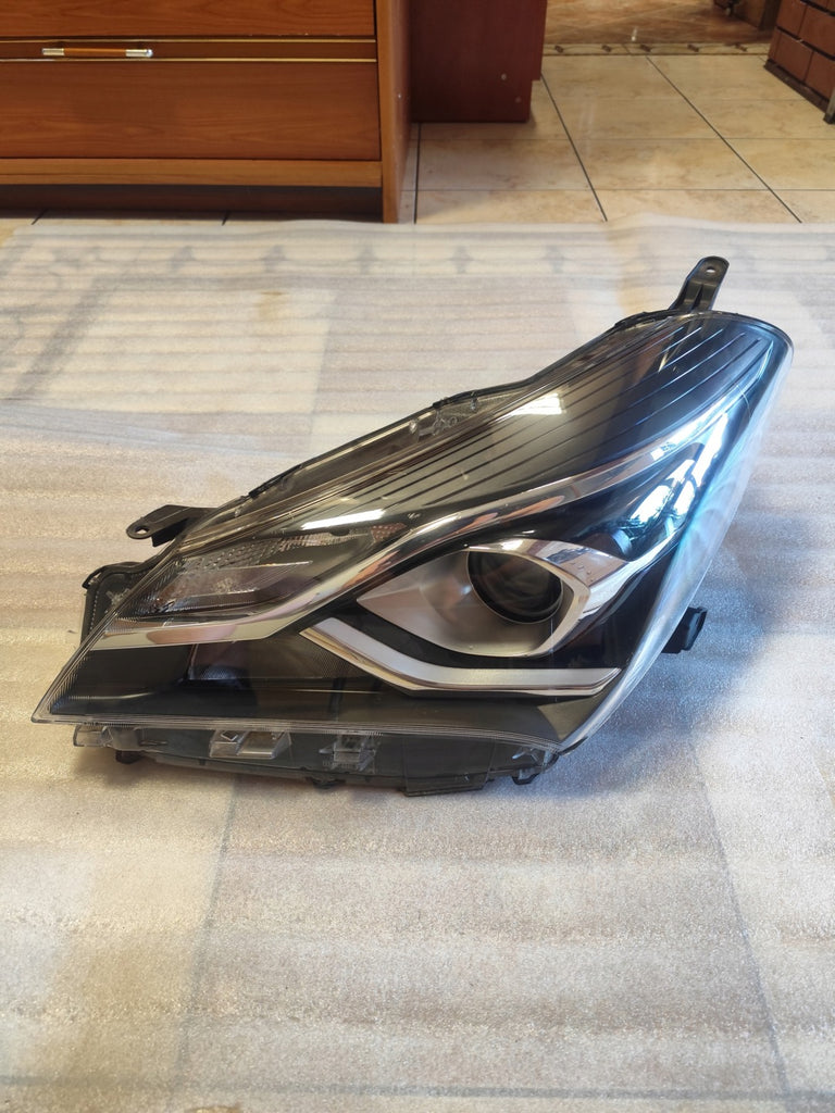 Frontscheinwerfer Toyota Yaris 81170-0DJ90 LED Links Scheinwerfer Headlight SCH4569380376cm