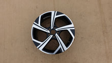 Laden Sie das Bild in den Galerie-Viewer, 1x Alufelge 18 Zoll 7.0" 5x112 45ET Glanz Schwarz 2GA601025AP VW T-Roc Rim Wheel FEL8627737869zz