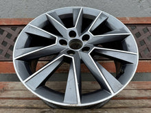Laden Sie das Bild in den Galerie-Viewer, 1x Alufelge 17 Zoll 7.0" 5x100 46ET Glanz Graphit 5JJ601025J Mg Fabia Rapid FEL2382911909ar