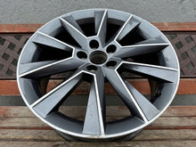 Laden Sie das Bild in den Galerie-Viewer, 1x Alufelge 17 Zoll 7.0" 5x100 46ET Glanz Graphit 5JJ601025J Mg Fabia Rapid FEL2382911909ar