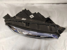 Laden Sie das Bild in den Galerie-Viewer, Frontscheinwerfer Mercedes-Benz W247 A2479062005 LED Rechts Headlight SCH6828992320rl