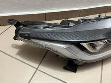 Laden Sie das Bild in den Galerie-Viewer, Frontscheinwerfer Toyota 4 Yaris Full LED Rechts Scheinwerfer Headlight SCH2442233439ct