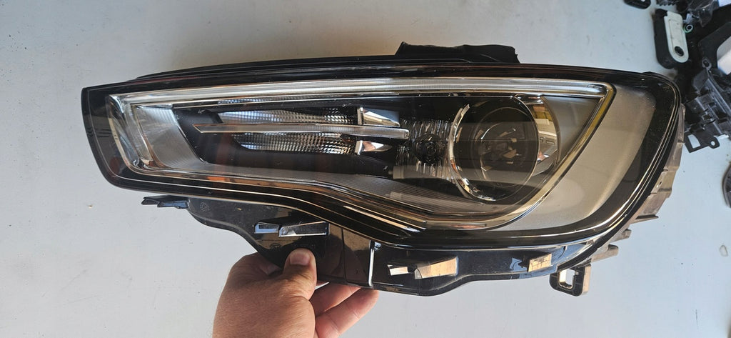 Frontscheinwerfer Audi A3 8V0941031AE Links Scheinwerfer Headlight