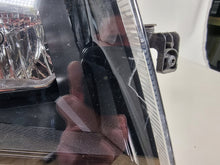 Load image into Gallery viewer, Frontscheinwerfer VW Crafter 7C1941006A Rechts Scheinwerfer Headlight SCH3297801986gf