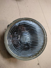 Laden Sie das Bild in den Galerie-Viewer, Frontscheinwerfer 7R0114551 311-115387 Ein Stück (Rechts oder Links) Headlight