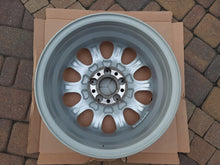 Laden Sie das Bild in den Galerie-Viewer, 1x Alufelge 15 Zoll 5.5&quot; 5x112 54ET Silber Mercedes-Benz Rim Wheel