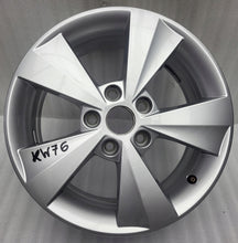 Laden Sie das Bild in den Galerie-Viewer, 1x Alufelge 16 Zoll 6.5&quot; 5x112 46ET 5E0601025C Skoda Superb III Octavia