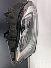 Laden Sie das Bild in den Galerie-Viewer, Frontscheinwerfer Mercedes-Benz Gla A1569067000 Rechts Scheinwerfer Headlight SCH6520322489qr