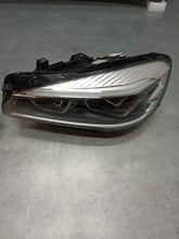 Laden Sie das Bild in den Galerie-Viewer, Frontscheinwerfer BMW 2 F46 8738642 8738641 Ein Stück (Rechts oder Links) SCH7053110089nm