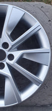 Load image into Gallery viewer, 1x Alufelge 17 Zoll 6.5" 5x100 Glanz Silber 658601025C Skoda Scala Kamiq FEL9863854686zk