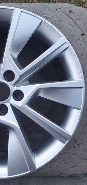 1x Alufelge 17 Zoll 6.5" 5x100 Glanz Silber 658601025C Skoda Scala Kamiq FEL9863854686zk