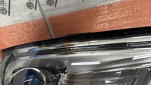 Laden Sie das Bild in den Galerie-Viewer, Frontscheinwerfer Audi Q5 90036428 Xenon Ein Stück (Rechts oder Links) Headlight