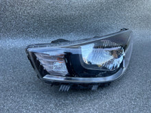 Laden Sie das Bild in den Galerie-Viewer, Frontscheinwerfer Kia Rio IV 92101-H8 Links Scheinwerfer Headlight