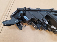 Laden Sie das Bild in den Galerie-Viewer, Frontscheinwerfer Toyota Corolla Links Scheinwerfer Headlight SCH1225887906te