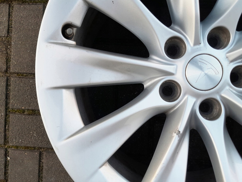 1x Alufelge 19 Zoll 8.0" 5x114.3 40ET Glanz 105933700B Tesla Model S Rim Wheel FEL8753336148lm