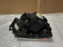 Laden Sie das Bild in den Galerie-Viewer, Frontscheinwerfer Land Rover III Discovery 5H22-13W029 Xenon Rechts Headlight SCH4773392199sr