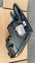 Laden Sie das Bild in den Galerie-Viewer, Frontscheinwerfer Hyundai Santa Fe 3T921-01B80 Xenon Rechts Headlight