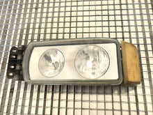Laden Sie das Bild in den Galerie-Viewer, Frontscheinwerfer Iveco 598445 Links Scheinwerfer Headlight