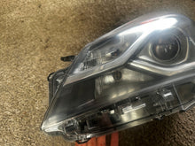 Laden Sie das Bild in den Galerie-Viewer, Frontscheinwerfer Toyota Yaris Links Scheinwerfer Headlight SCH1076606064bn