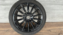 Laden Sie das Bild in den Galerie-Viewer, 1x Alufelge 19 Zoll 8.0&quot; 5x112 43,5ET A1564012800 Mercedes-Benz X156 Rim Wheel