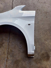 Laden Sie das Bild in den Galerie-Viewer, Kotflügel Mercedes-Benz Vito Vorne Links