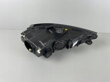 Laden Sie das Bild in den Galerie-Viewer, Frontscheinwerfer Audi A3 8V0941031 Bi-Xenon Links Scheinwerfer Headlight