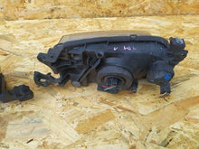 Laden Sie das Bild in den Galerie-Viewer, Frontscheinwerfer Mazda 2 Ein Satz Scheinwerfer Headlight SCH8651594589fp