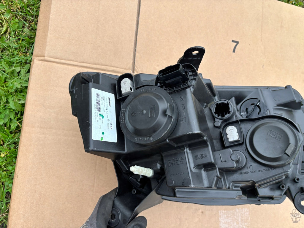 Frontscheinwerfer Dacia Sandero 260604218R Links Scheinwerfer Headlight SCH2136587015op