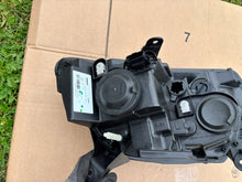 Load image into Gallery viewer, Frontscheinwerfer Dacia Sandero 260604218R Links Scheinwerfer Headlight SCH2136587015op
