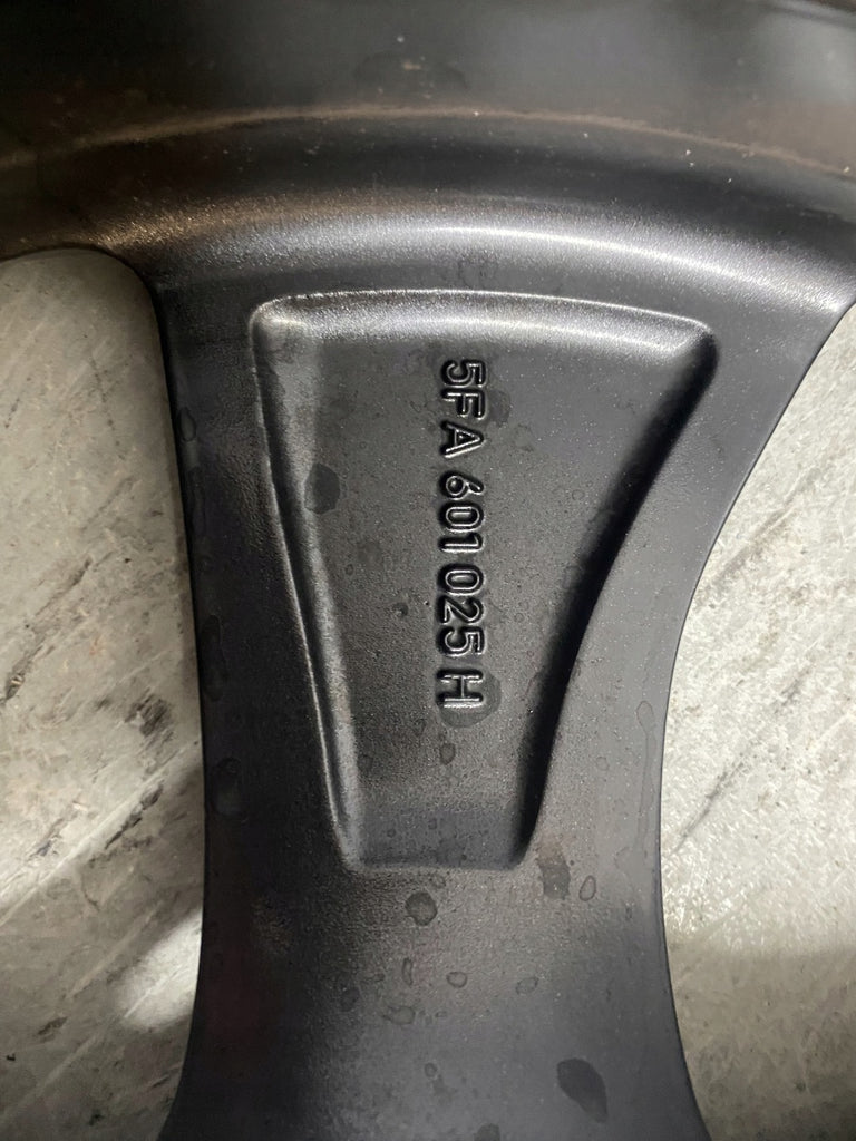 1x Alufelge 18 Zoll 7.5" 5x112 46ET Glanz Schwarz 5FA601025 Seat Leon Rim Wheel