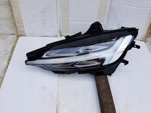 Laden Sie das Bild in den Galerie-Viewer, Frontscheinwerfer Volvo V60 II S60 III 62563616 22025905 LED Links Headlight SCH8788701922ar