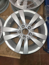 Load image into Gallery viewer, 4x Alufelge 17 Zoll 8.5" 5x120 37ET Glanz Silber 6775599-14 BMW Rim Wheel FEL3299865539jt