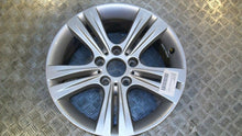 Laden Sie das Bild in den Galerie-Viewer, 1x Alufelge 17 Zoll 7.5" 5x120 37ET Glanz Silber 6796239 BMW F36 F30 F32 F31 F33 FEL2211578135ho