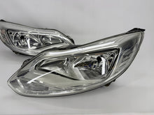 Laden Sie das Bild in den Galerie-Viewer, Frontscheinwerfer Ford Focus BM51-13W030-AF BM51-13W029-AF Ein Satz Headlight SCH7233028270bm