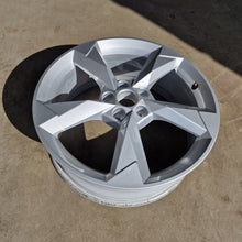 Load image into Gallery viewer, 1x Alufelge 19 Zoll 7.5&quot; 5x112 43ET 83A601025 Audi Rim Wheel